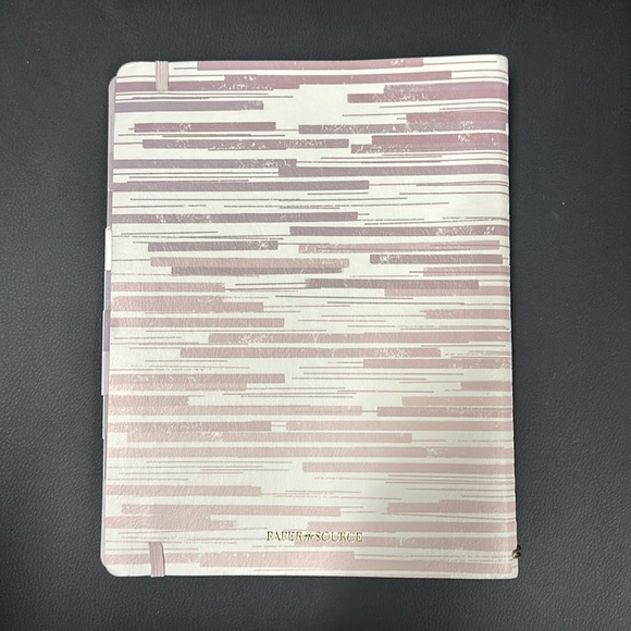 Brand new Paper Source 2024 12 month Planner - Picture 2 of 8